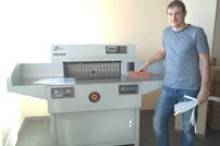 МОЩНЫЙ ЭЛЕКТРОРЕЗАК BOWAY BW-670 ДЛЯ ЦИФРОВОЙ ТИПОГРАФИИ