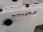 БРОШЮРОВАЛЬНАЯ ЛИНИЯ HORIZON VAC-100A+VAC-100C + SPF20/FC20 + СТАКЕР-ПРИЕМЩИК С ФУНКЦИЕЙ ОТБРАКОВКИ И БАЙ-ПАСС HORIZON ST-40 — изображение 4